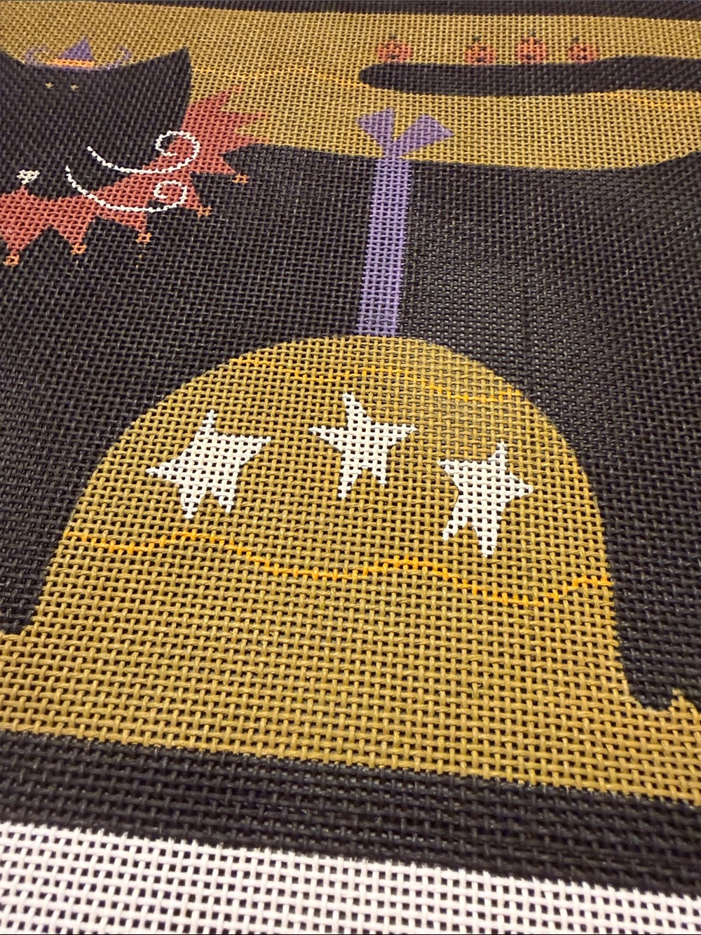 black cat in Halloween  handpainted needlepoint 🐈‍⬛ - Picture 5 of 8